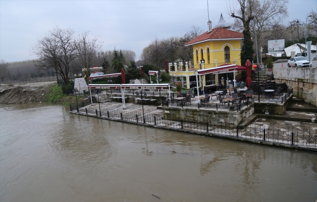 Tunca Nehri'ndeki taşkın Er Meydanı'nı sular altında bıraktı